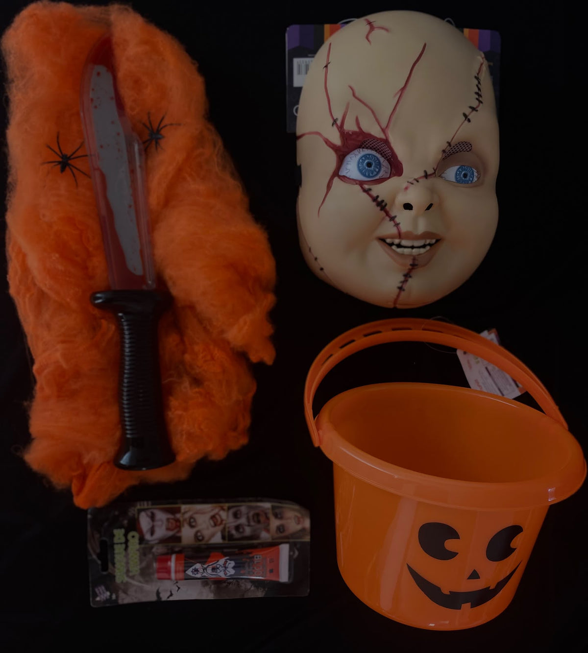 Pack Chucky Premium (Máscara Acrílico + Cuchillo Líquido + Telaraña Gigante)